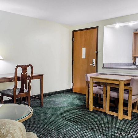 Econo Lodge Inn & Suites Denver Eksteriør billede