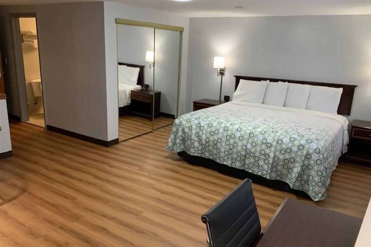 Econo Lodge Inn & Suites Denver Eksteriør billede