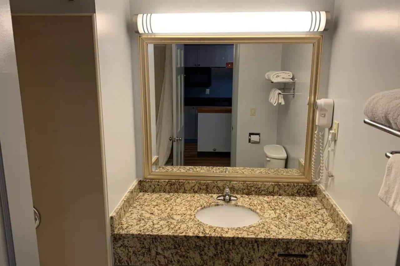 Econo Lodge Inn & Suites Denver Eksteriør billede