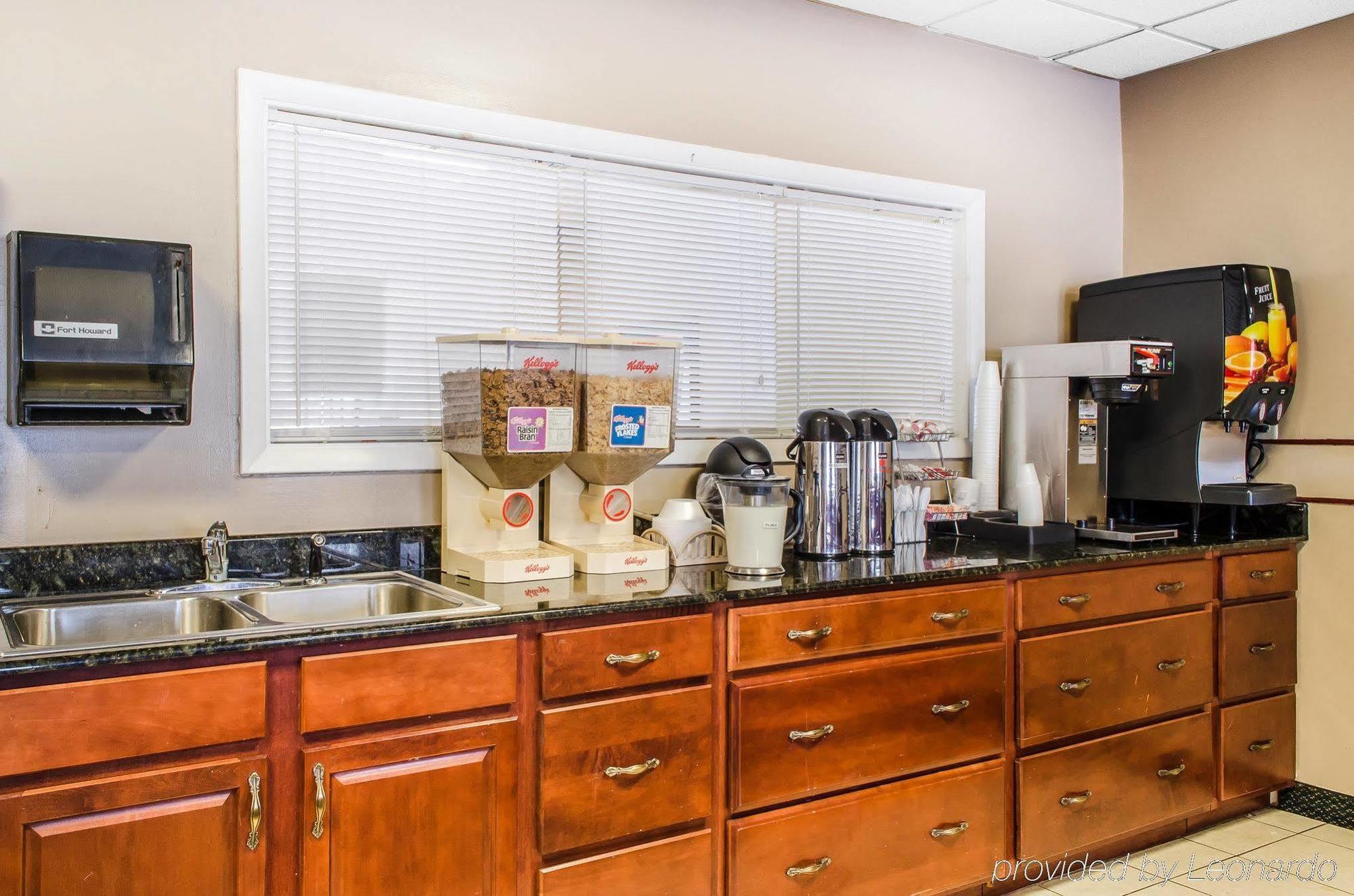 Econo Lodge Inn & Suites Denver Eksteriør billede
