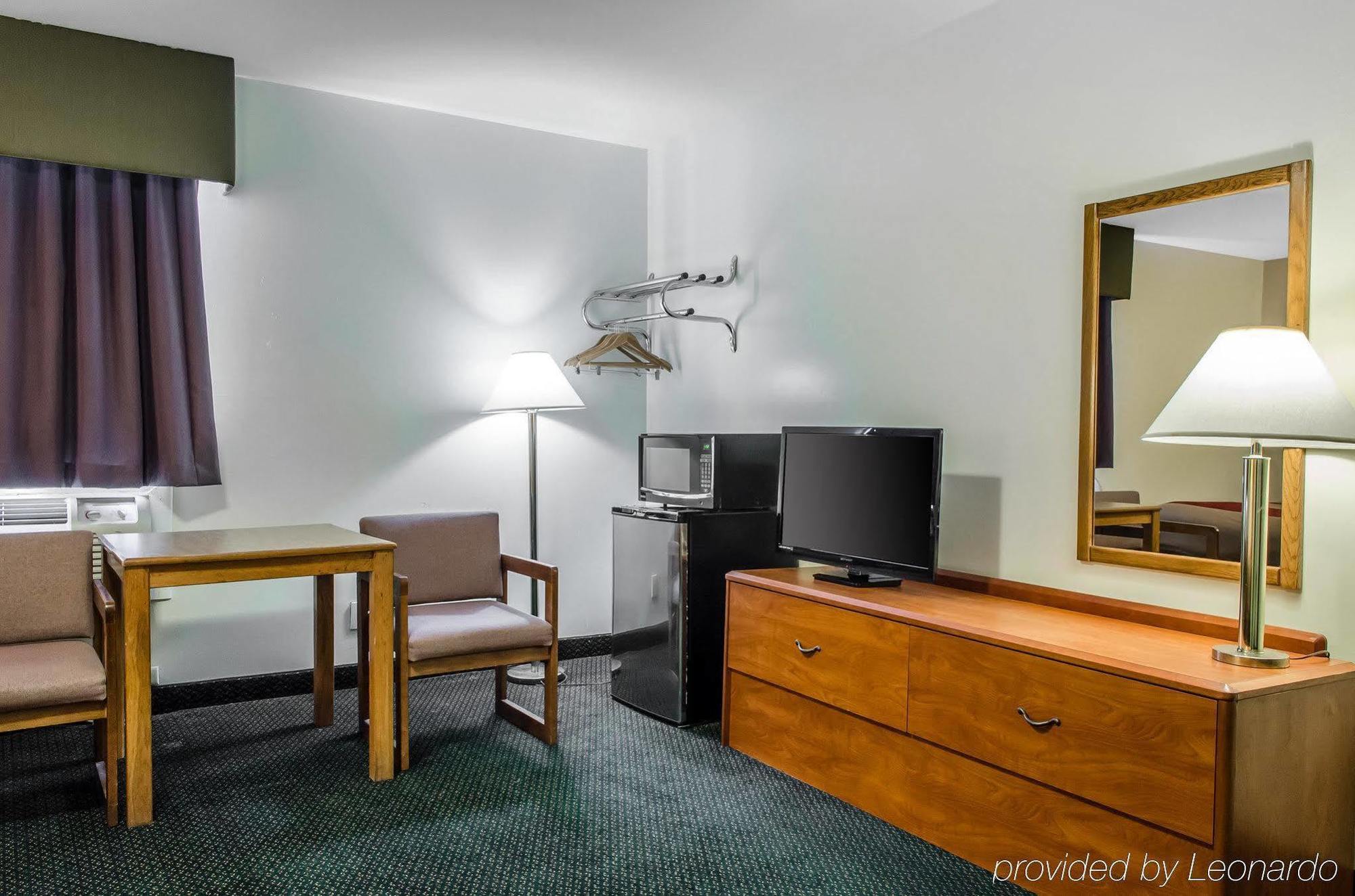 Econo Lodge Inn & Suites Denver Eksteriør billede