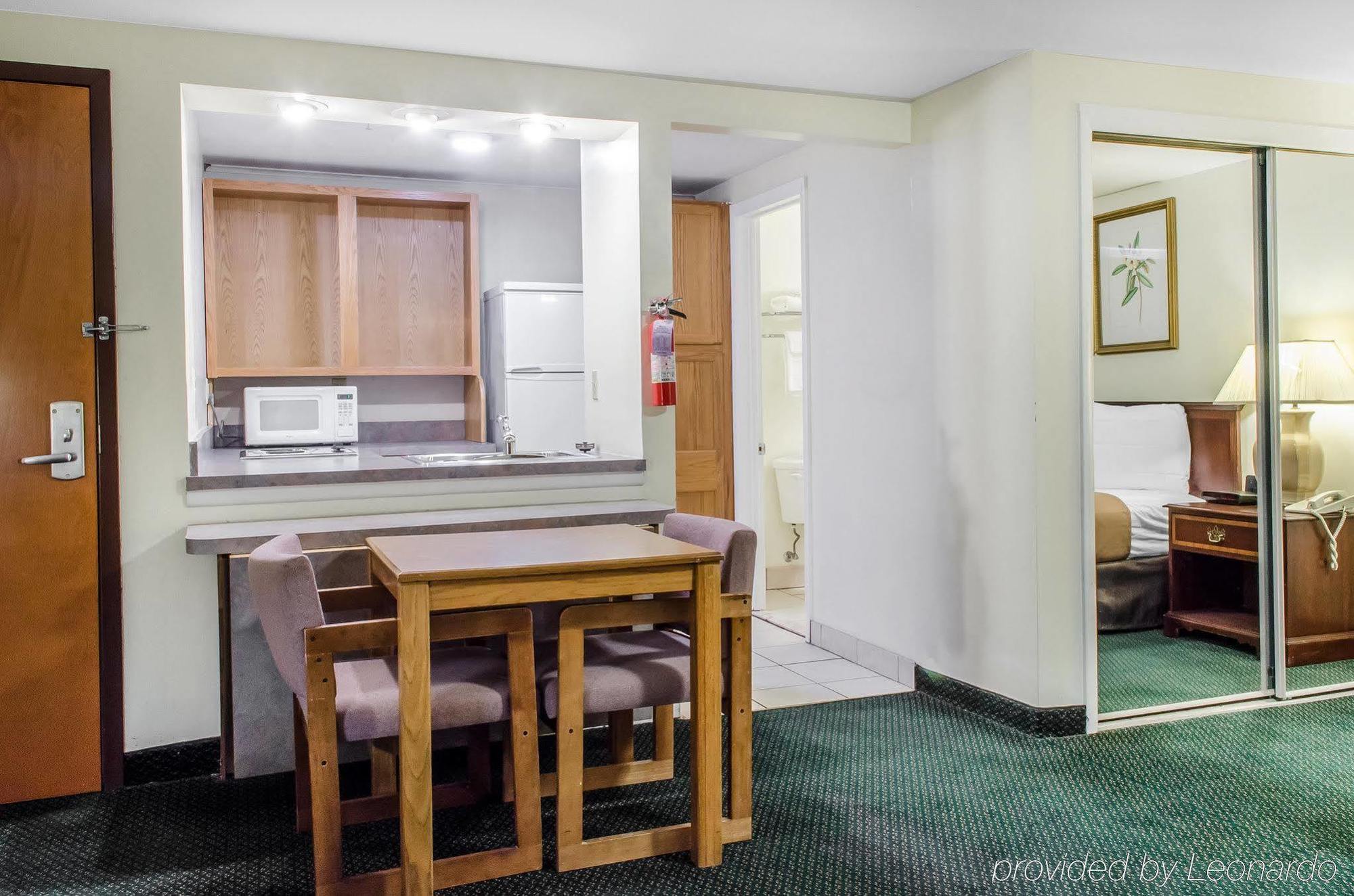 Econo Lodge Inn & Suites Denver Eksteriør billede