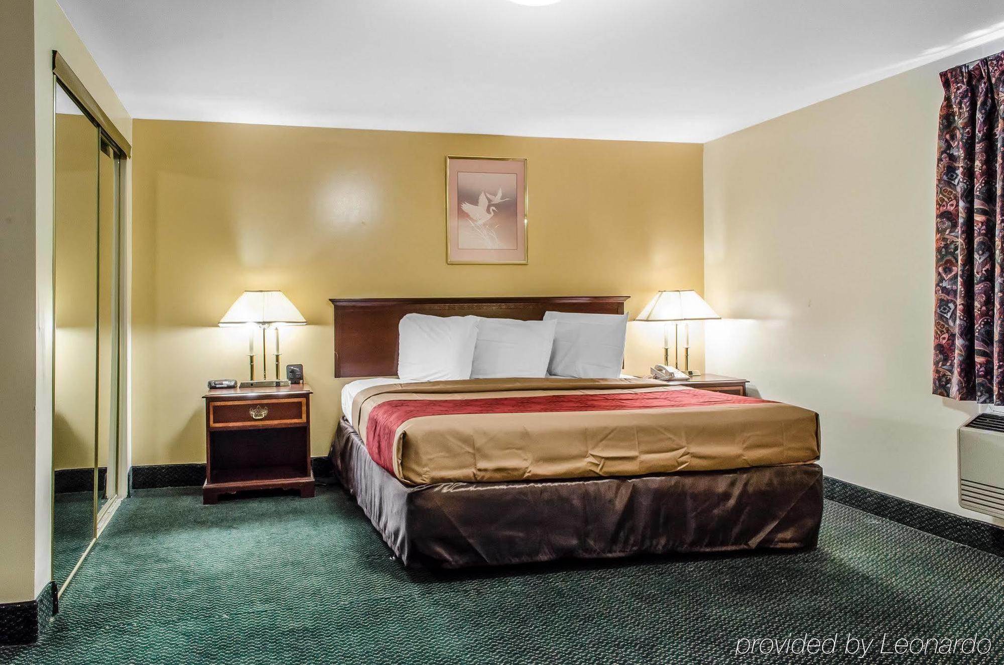 Econo Lodge Inn & Suites Denver Eksteriør billede