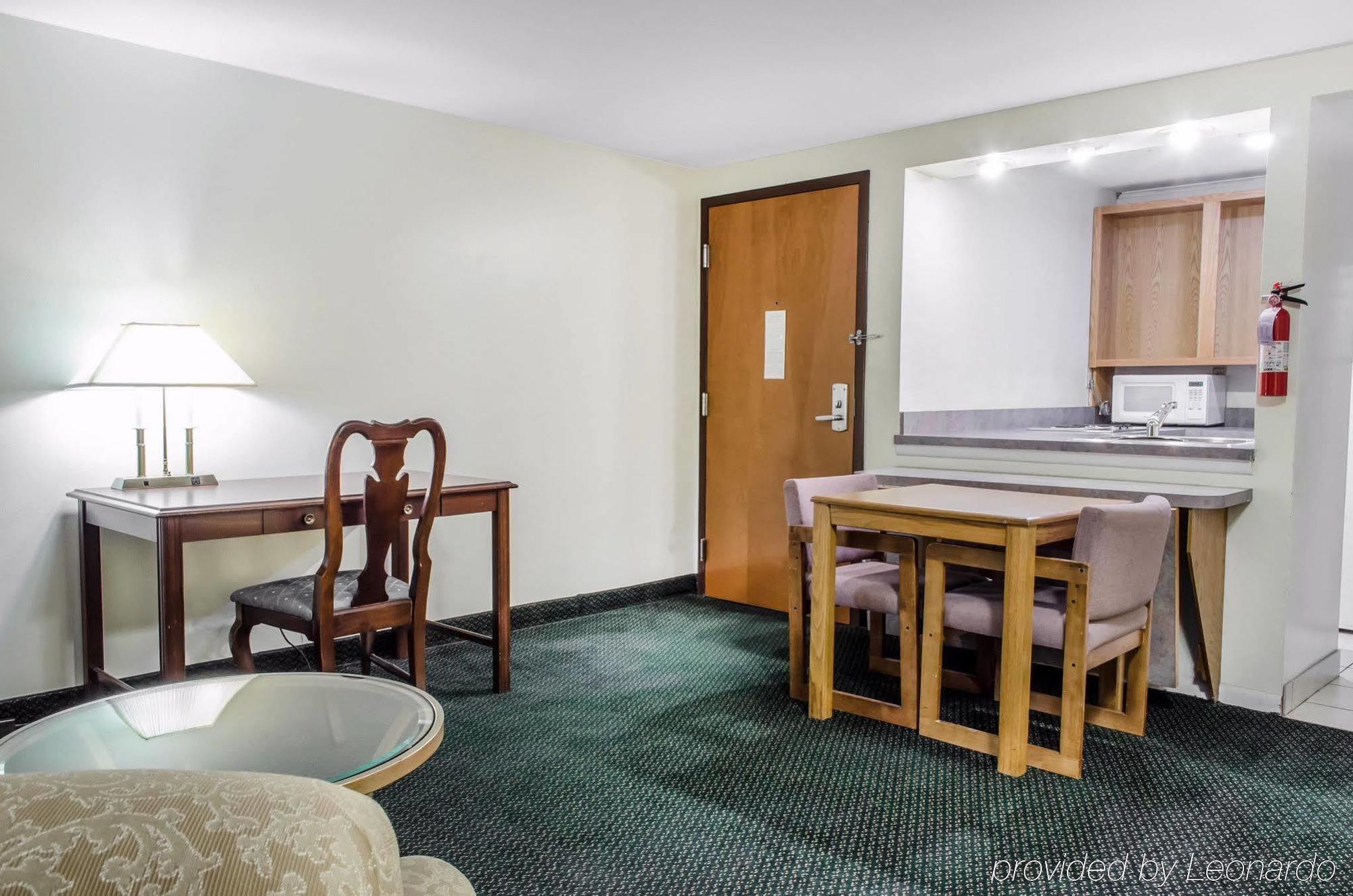 Econo Lodge Inn & Suites Denver Eksteriør billede