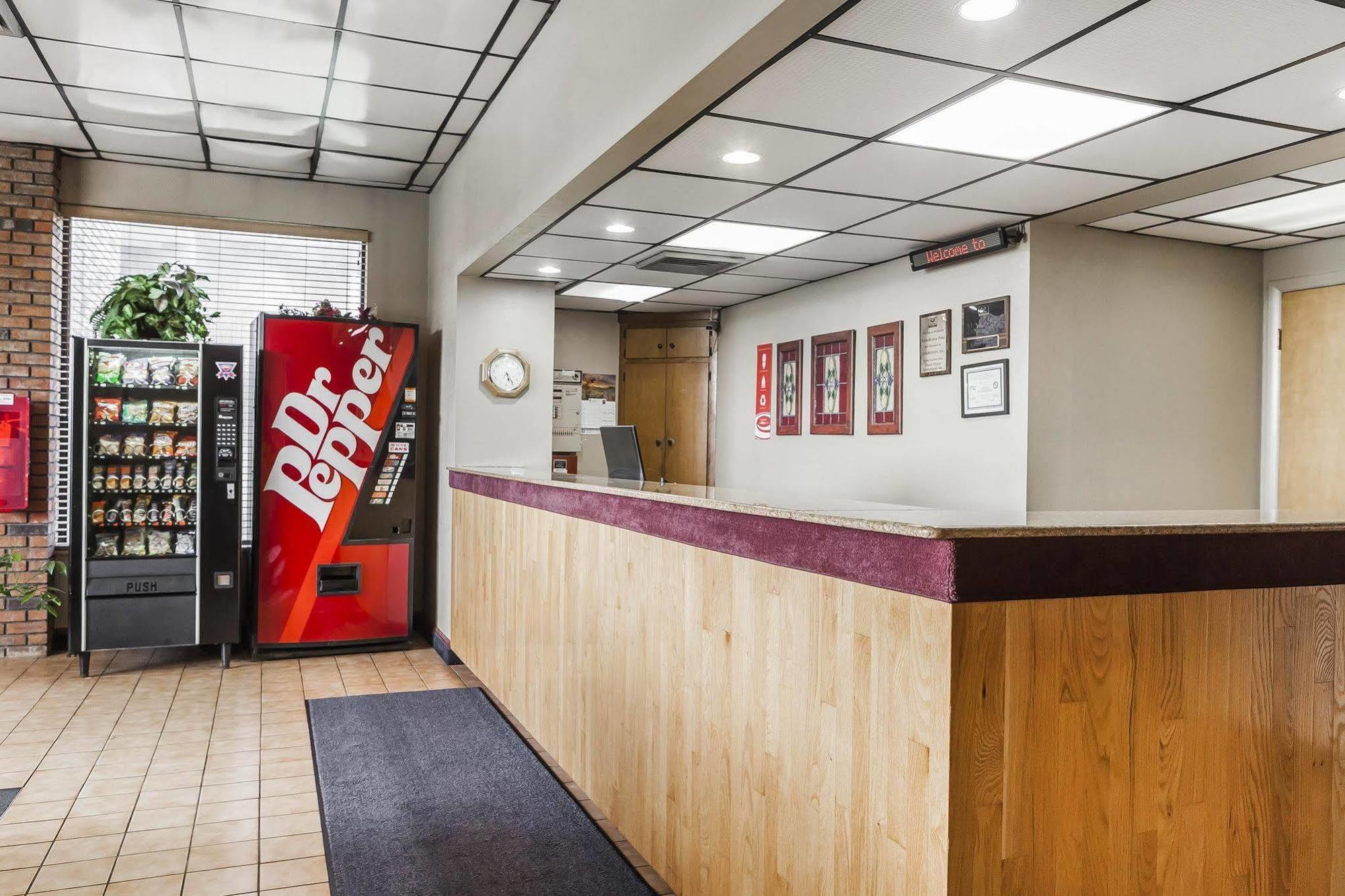 Econo Lodge Inn & Suites Denver Eksteriør billede