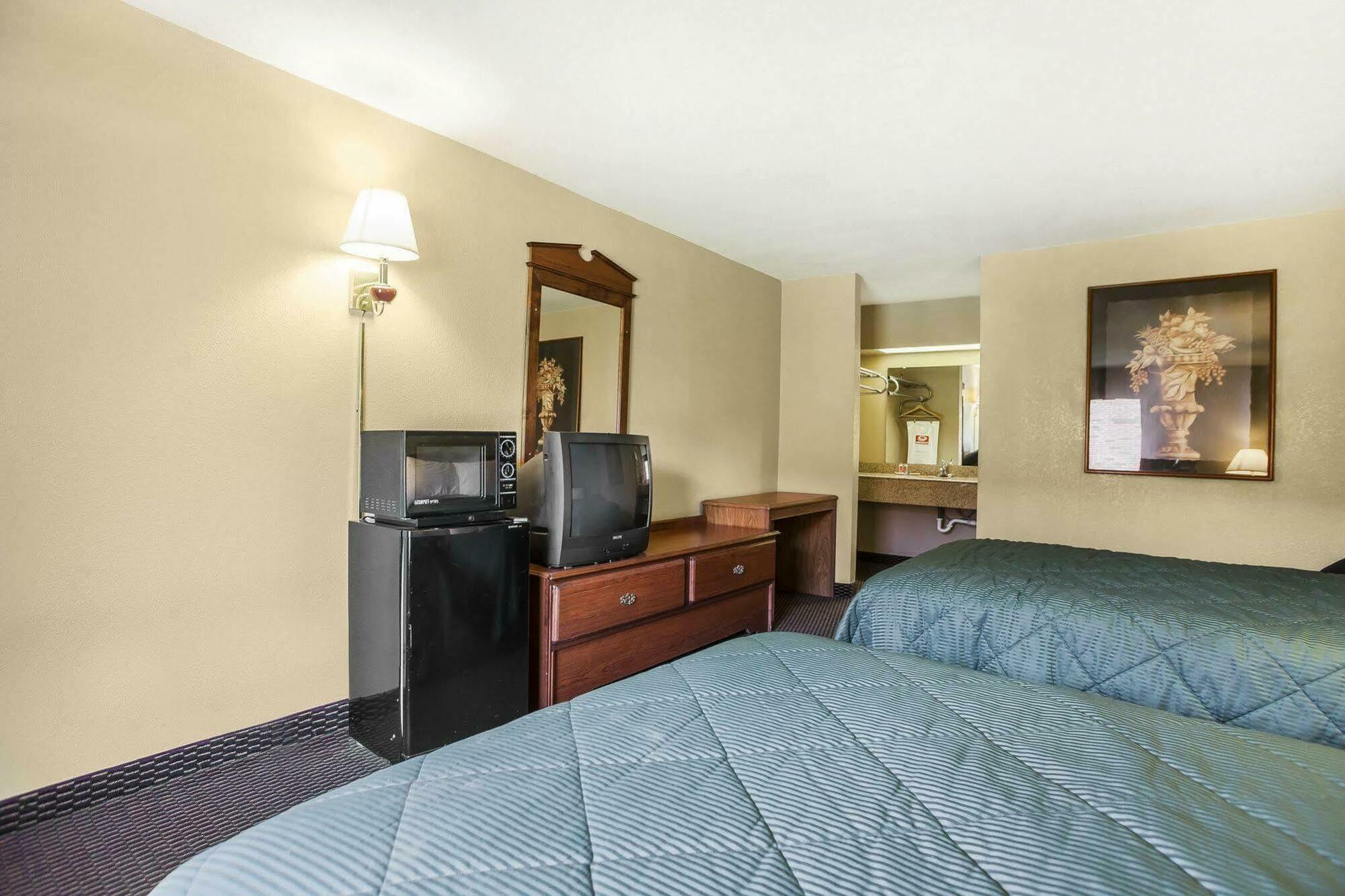 Econo Lodge Inn & Suites Denver Eksteriør billede