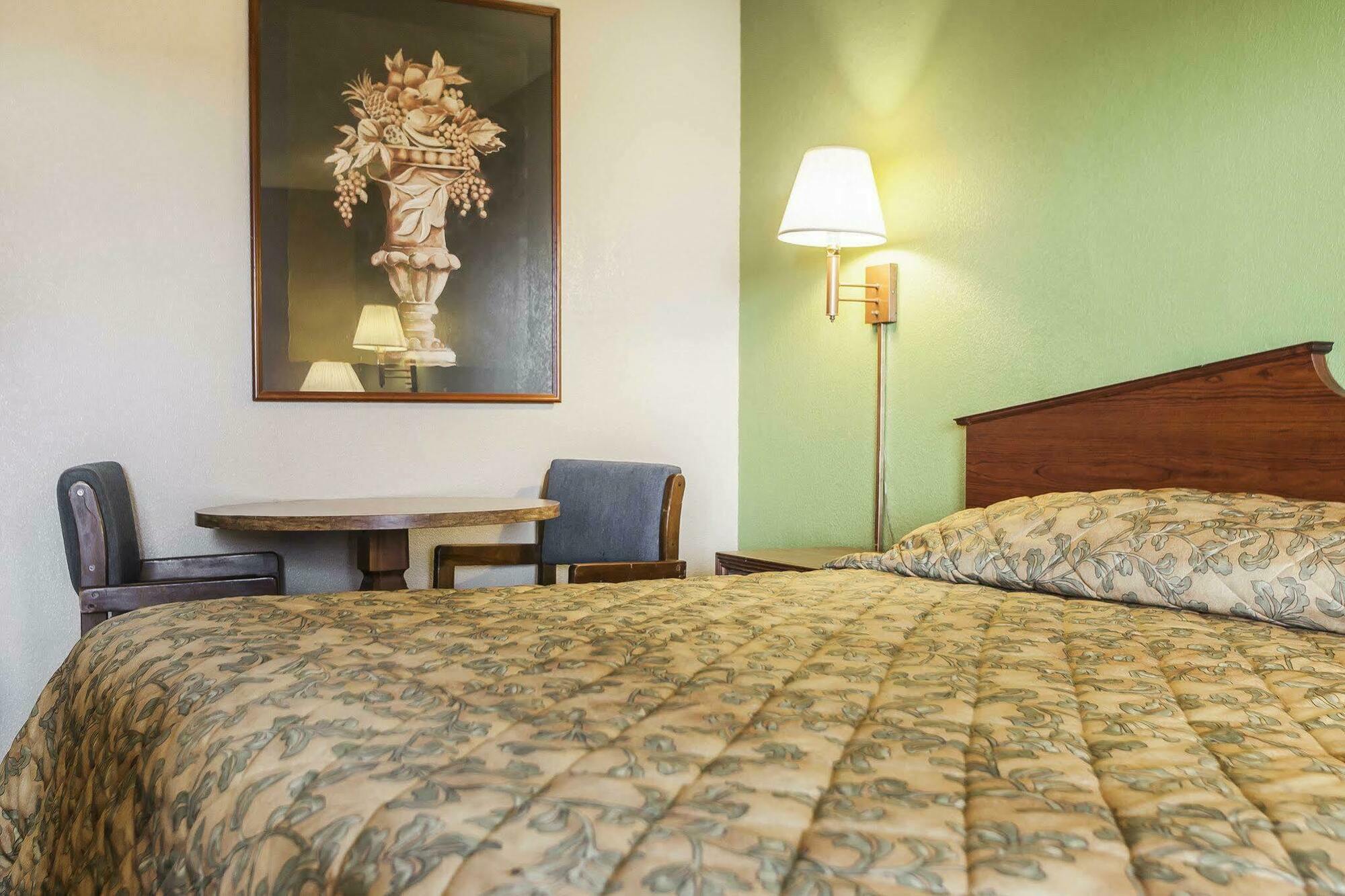 Econo Lodge Inn & Suites Denver Eksteriør billede
