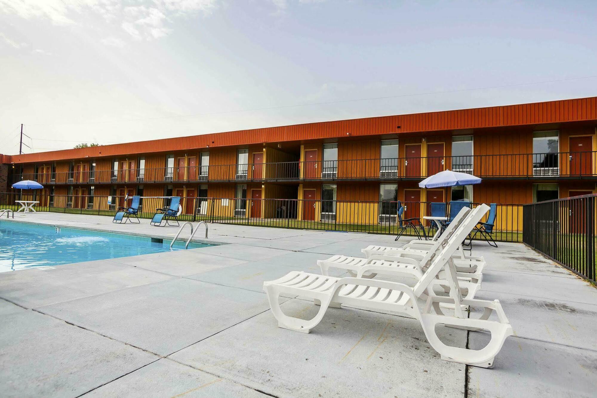 Econo Lodge Inn & Suites Denver Eksteriør billede